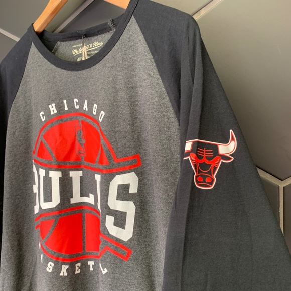 Mitchell & Ness Chicago Bulls NBA Raglan T-Shirt - Picture 3 of 5